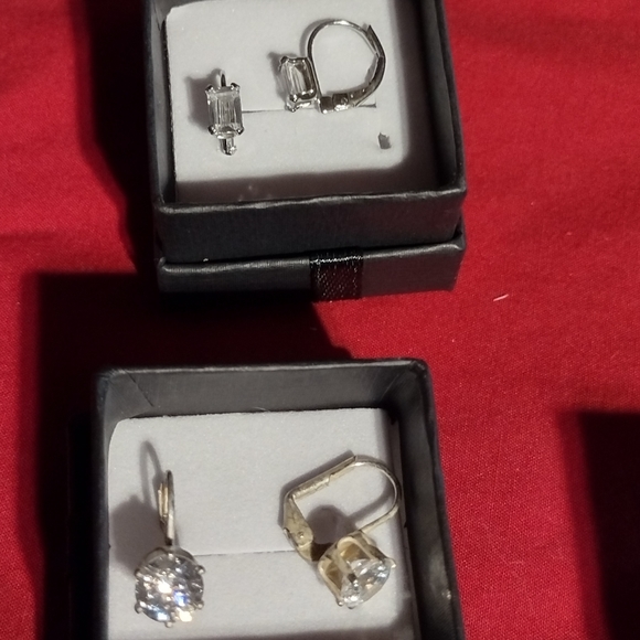 4 pairs of vintage earrings. 3 pair are lever back. - Picture 3 of 6